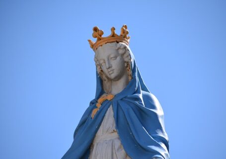 Matka Boża w koronie