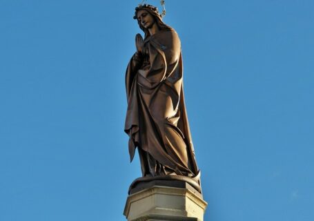 rzeźba Matki Bożej