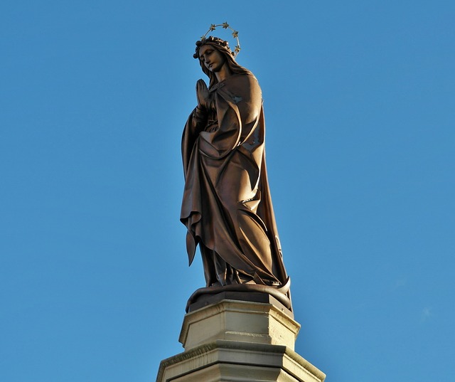 rzeźba Matki Bożej