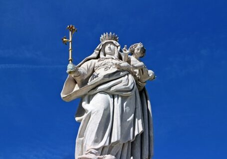 Posąg Maryi - Madonny