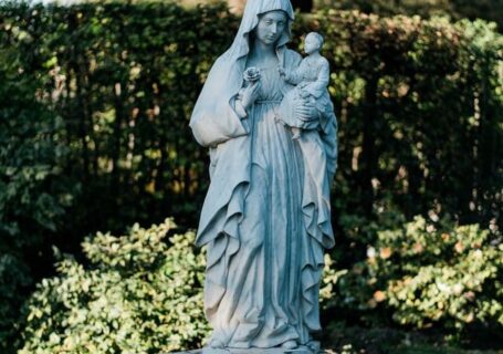 figura Maryi z Jezusem