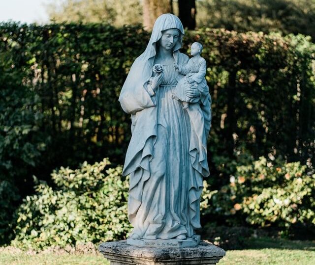 figura Maryi z Jezusem