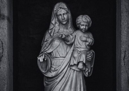 posąg Matki i Syna