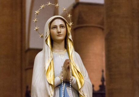 Maryja w wieńcu z gwiazd