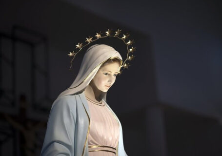 figura Matki Bożej
