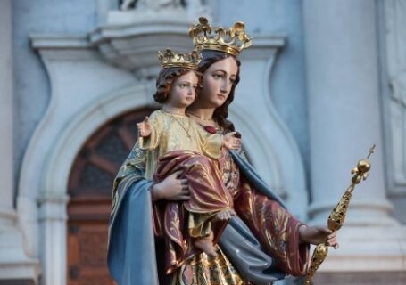 Figura Maryi z Jezusem