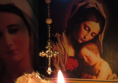 Modlitwa różańcowa to ratunek dla świata. Matko Boża Pompejańska, módl się za nami!